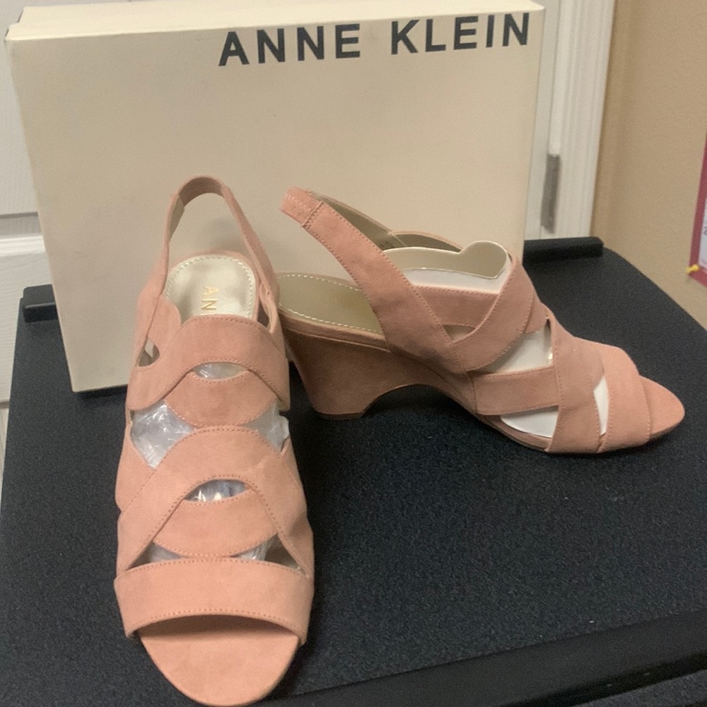 Anne Klein light pink sandals 10.5